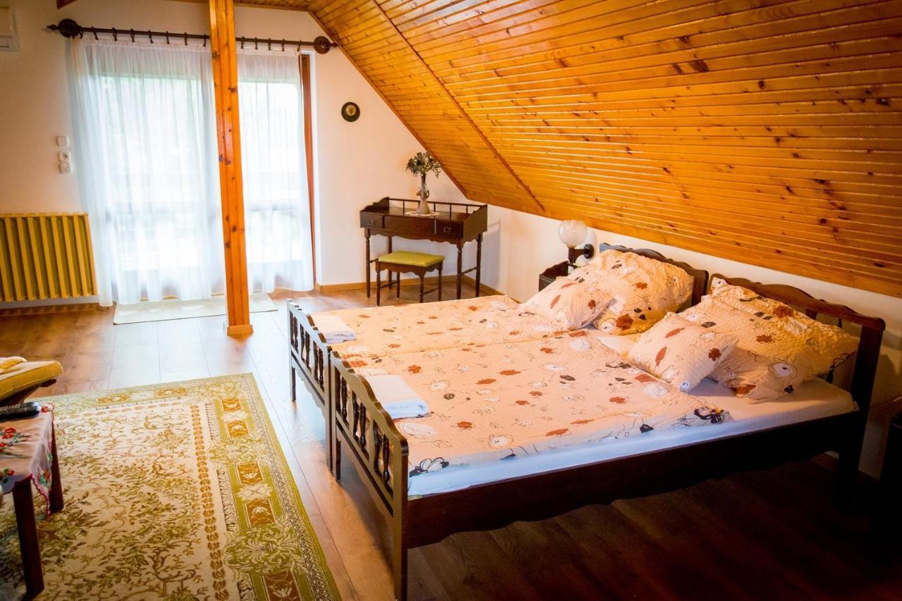 Апартаменты Huszar Vendeghaz Эрвеньеш Экстерьер фото
